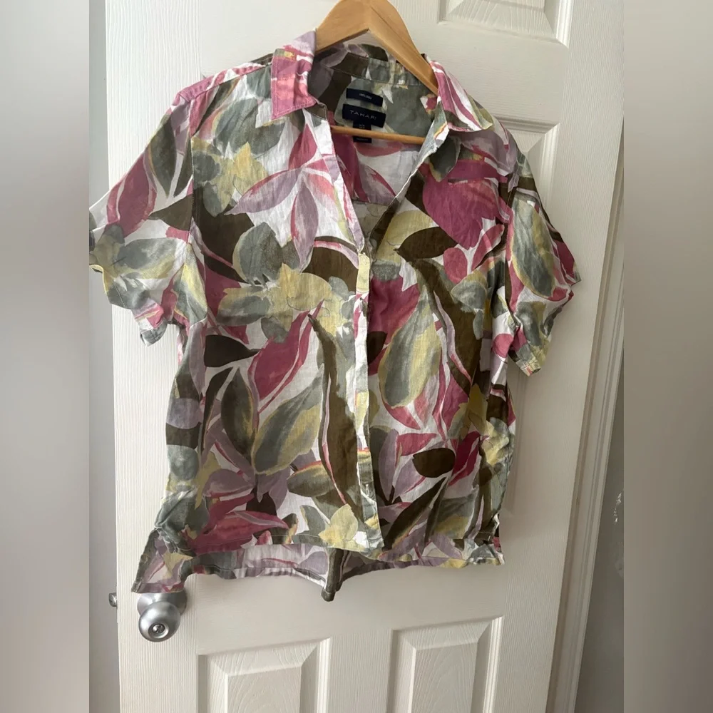 Tahari linen floral button down short sleeve top plus size 1X - Picture 3 of 9